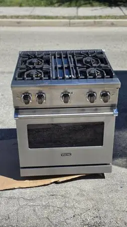 Brand new Viking 30 in series 5 gas range