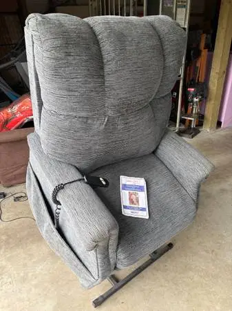 Nice Medline Lift Chair - Can Deliver