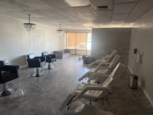 Beauty Shop Closing