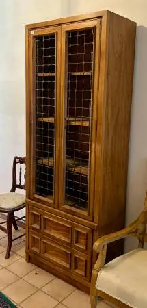 Beautiful Bookshelf/Display Cabinet w/2 Drawers
