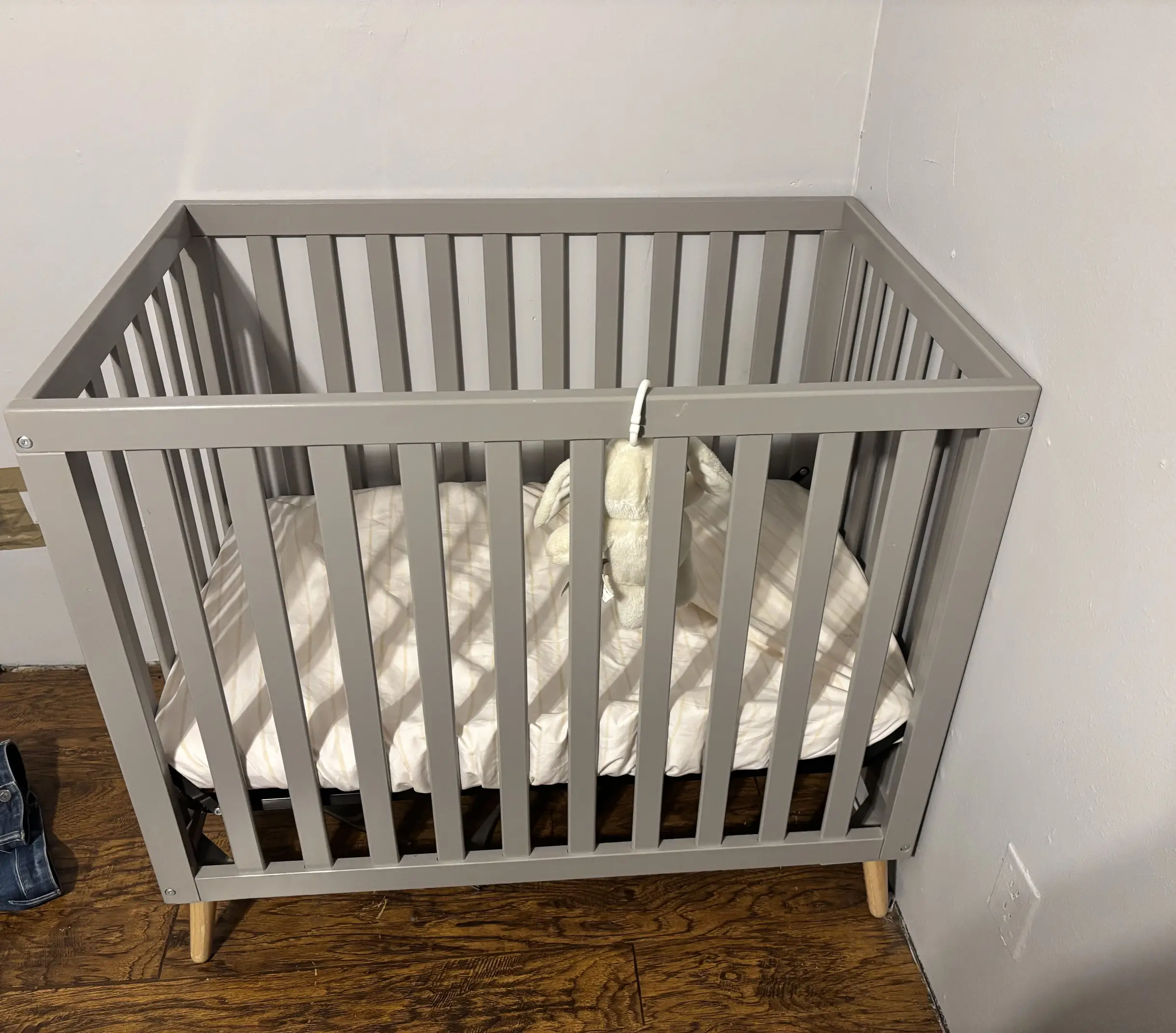 mini crib