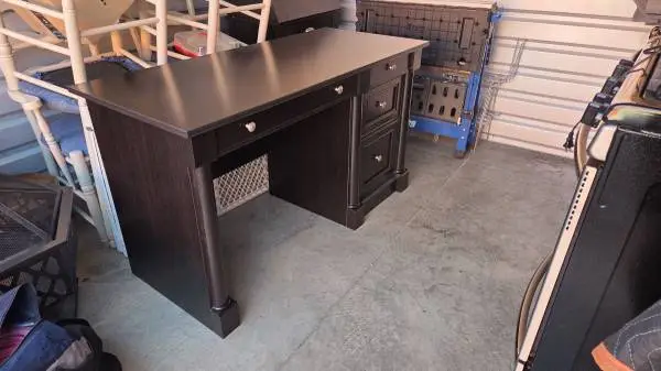 Computer desk