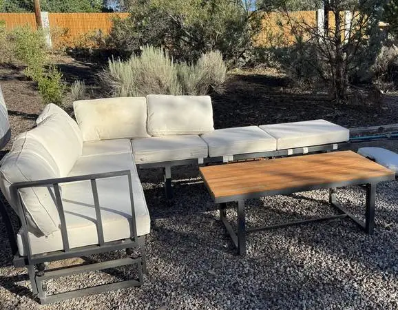 Zeus & Ruta Outdoor patio set with table