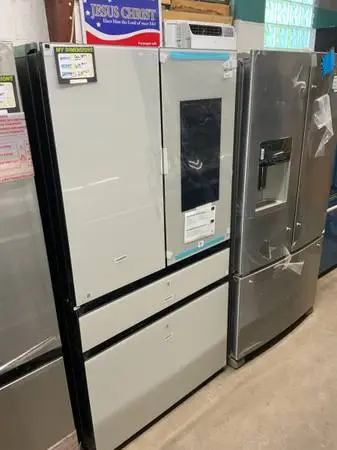 **SAMSUNG WHITE BESPOKE 23 CU FT FAMILY HUB FRIDGE**ON SALE NOW**