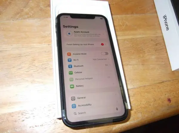 apple iphone 11 new in box, dual cameras,ios 26, 6.1 screen,64gb
