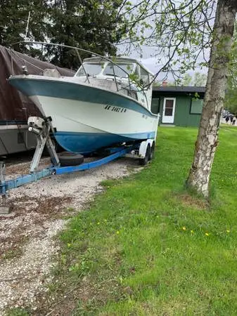 23 foot Uniflite Salty Pup