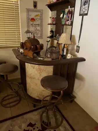Bar w/2stools and more…