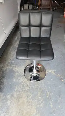 Adjustable barstool