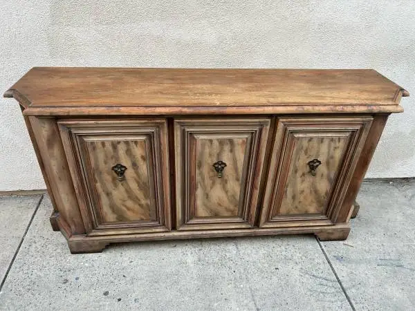 EXQUISITE HIGH END BAKER BUFFET /TV CABINET CAN DELIVER LOCAL IF NEEDED