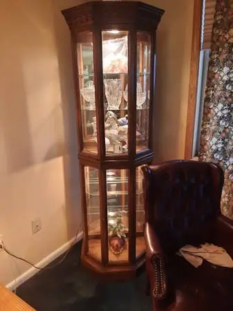 Beautiful dimensional curio cabinet