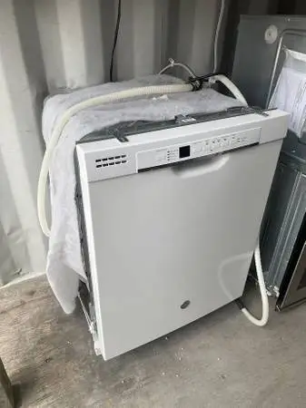 White GE Dishwasher Steam Cycle Model #GDF530PGM6WW Used