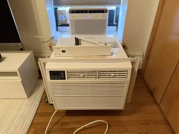 $600 air conditioner like new for damn near free