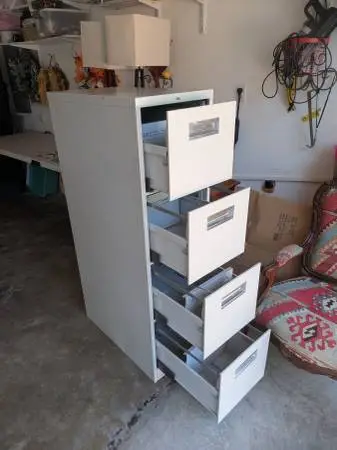 Great fully functional metal file cabinet