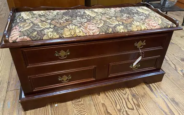 ENTRYWAY / STORAGE BENCH
