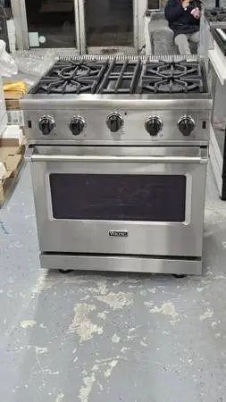 Brand new Viking series 5 gas range