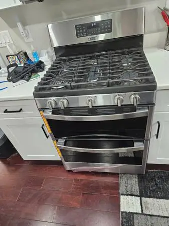 Brand New GE Profile 30-in 5 burners 4.3-cu ft / 2.5-cu ft Air Fry
