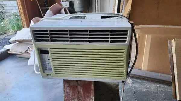 Air Conditioner Window Unit  6000 BTU LG