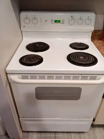 G E Electric Stove