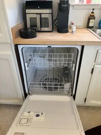 Whirlpool Clean and Working Dishwasher