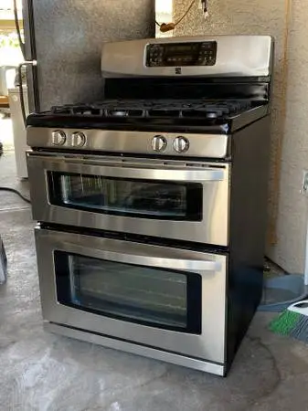 STAINLESS STEEL KENMORE GAS STOVE