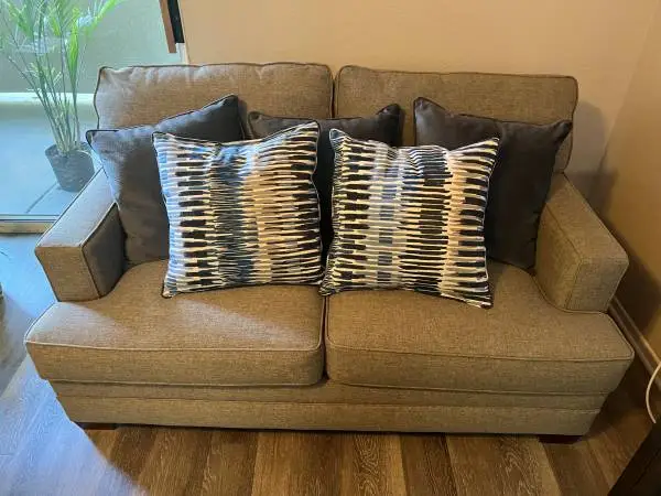 Loveseat / couch / sofa