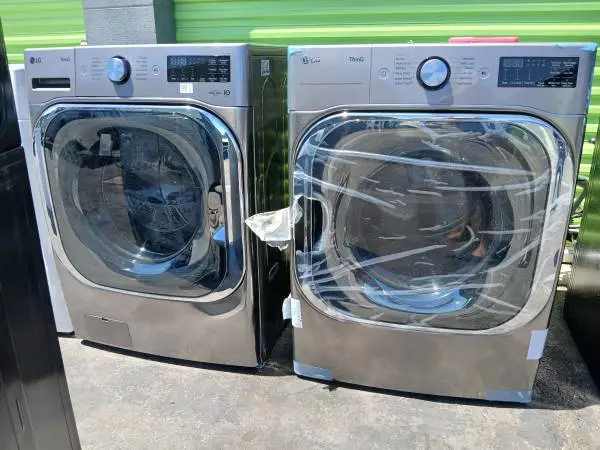 New !! Lg turbo thinq steam 5.3 cu ft front load washer and gas dryer