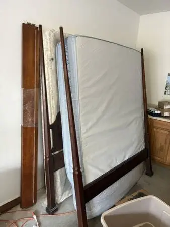 King Mahogany 4 Poster Bed Frame with Mattress & Box Spring