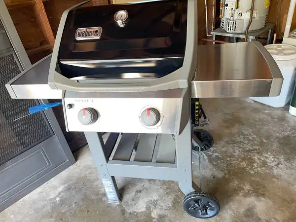 Weber Spirit II Propane Gas Grill - UNUSED - w/ Grilling Utensils - Like New