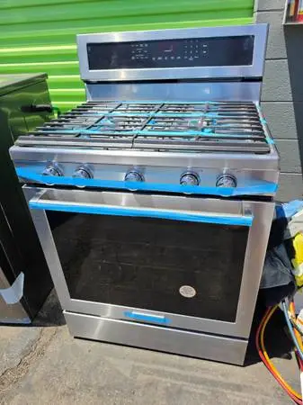 Kitchen Aid stainless steel like new gas stove