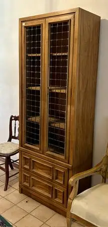 Beautiful Bookshelf/Display Cabinet w/2 Drawers