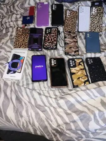 Samsung A23 5g 2024 + cases