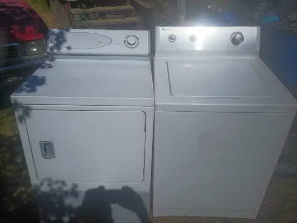 Amana washer and electric dryer super capacity has agitator delivery
