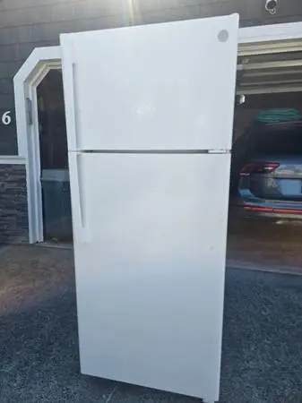 * GE * - REFRIGERATOR - FRIDGE * NEW *