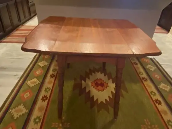 Beautiful Antique Drop-Leaf Solid Maple Table