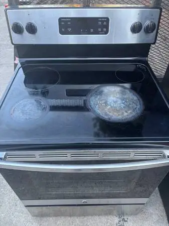 Electric stove works perfect will deliver and install