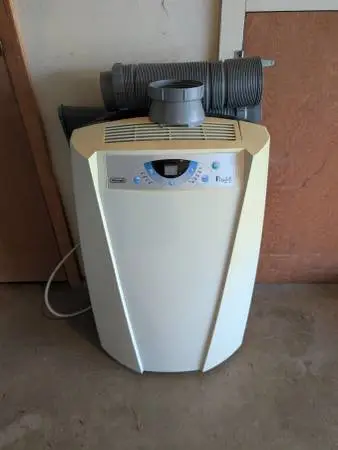 Old Faithful 10,000 btu Portable Air Conditioner Kinda Ugly but Cool!