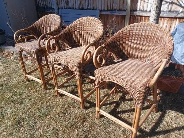 Set Of 3 Wicker Outdoor Patio Chairs 23 X 18 X 38 Tall