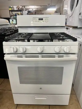 GE JGBS66DEK3WW 5 Burner Gas range stove LIKE NEW W/ WARRANTY!!