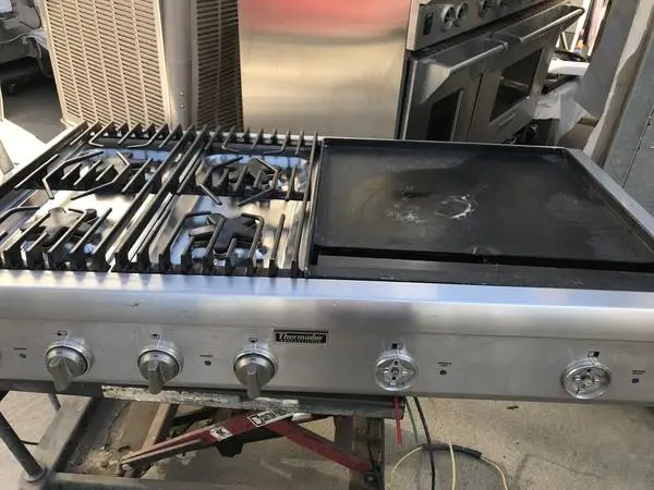 48 Thermador Stainless Rangetop, ext griddle