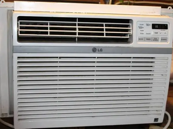 LG LW1015ER 10,000 BTU Window Air Conditioner in excellent condition.