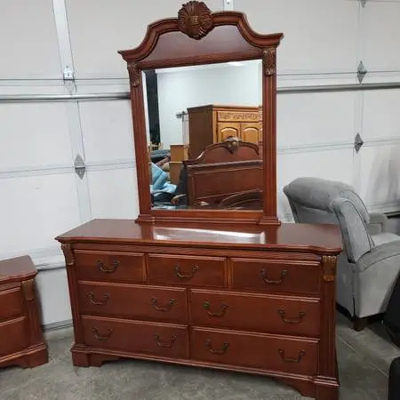Beautiful Dresser With Mirror