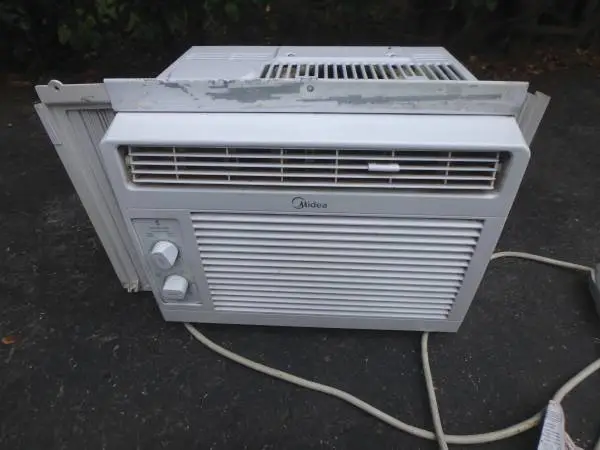 Midea Window Room Air Conditioner; Delivery Possible