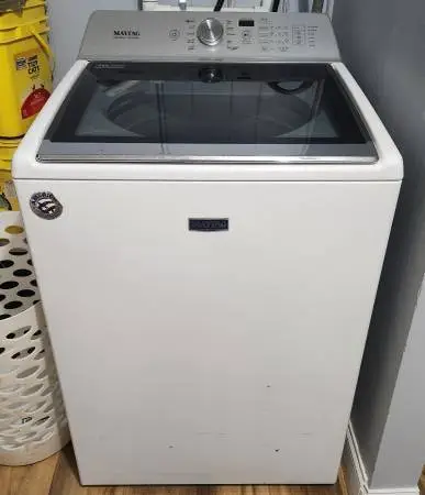 HIGH PERFORMANCE MAYTAG COMMERCIAL QUALITY HE WASHER W SEE THRU LID...