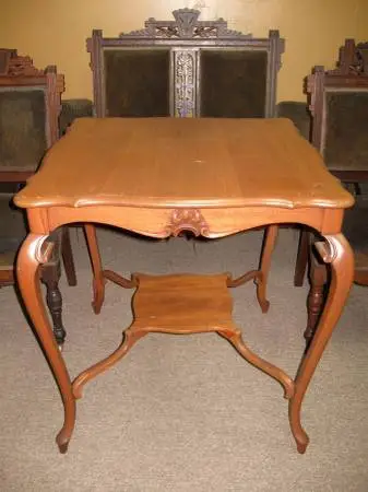 SCALLOP EDGE SQUARE TOP PARLOR / FOYER TABLE - CHERRY