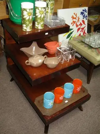 MID CENTURY MODERN SPRINGFIELD FURNITURE WORKS THREE STEP END TABLE