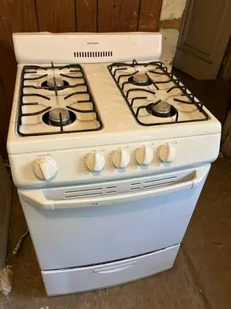 24” gas range guaranteed delivery available this is like new