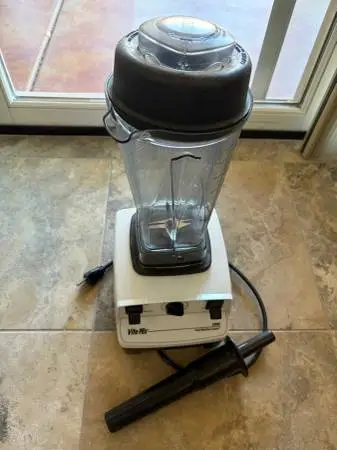 VitaMix Blender -Super 5000 Vita-Mix - Excellent with Plunger