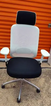 OFFICE CHAIR