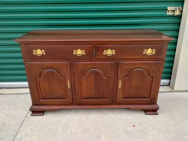 Vintage Carleton McLendon (Colonial Furniture) Solid Mahogany Buffet