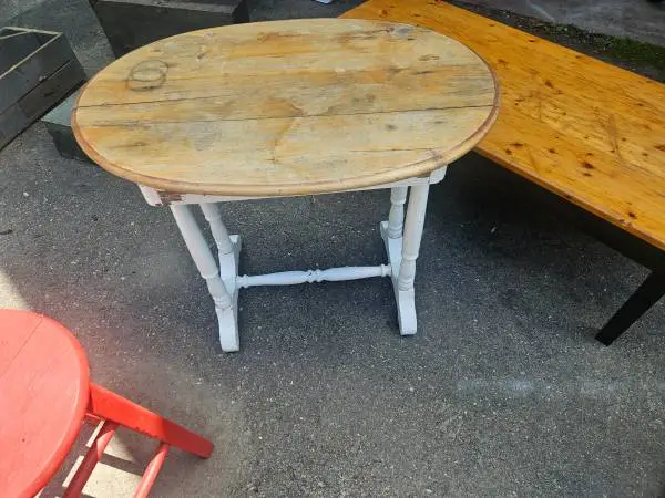 Vintage oval side table
